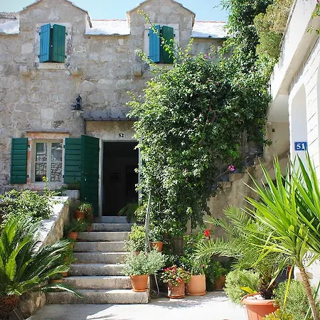 Bratus Willa Makarska